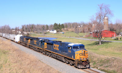 CSX Q-515 rolls through the valley at Poorhouse 