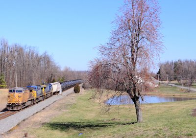 Southbound CSX K-475 with a UP motor at Poorhouse Ky, just North of Madisonville 