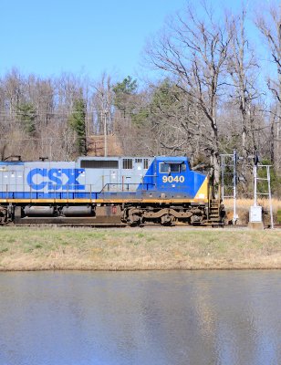 CSXT 9040 drags a Northbound off the cutoff main near Madisonville 