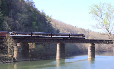 Shortly after departing Emory Gap, NS 952 crosses the Emory River at Harriman Junction 