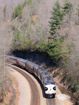 NS 951 is about to pass under the US 27 bridge, as they start down the long and twisting grade to Oakdale. 