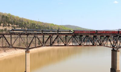 NS 952 deaprts Burnside and crosses the Cumberland River 