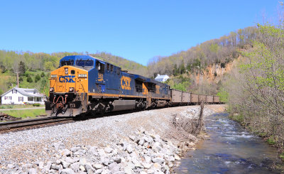 CSX 563 South follows Stock creek South as they exit Natural Tunnel 