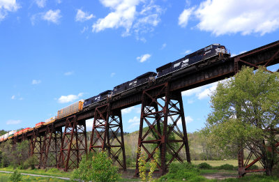 NS 223 stretches out on the Green River bridge at Southfork 