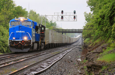 Conrail Heritage 8098 makes a Northbound trip up the CNO&TP with NS 264