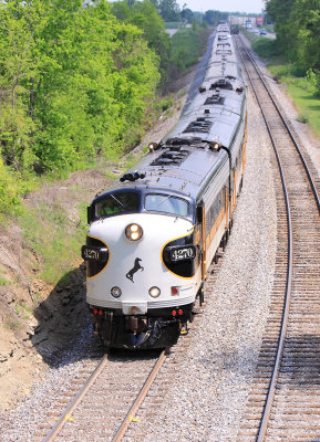 The Inbound Kentucky Derby train at Waddy Ky