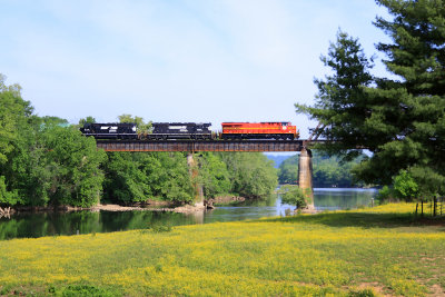 NS 8114, train 387, crosses the Holston River shortly after departing Knoxville 