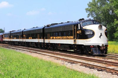 The outbound Derby train turns on the wye at the K&I yard in Louisville