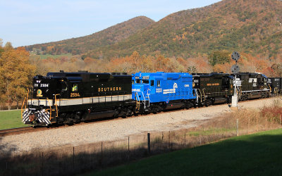 Southern 2594 leads the special back to Roanoke 