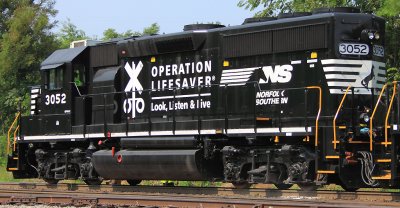 NS 3052 in new OLS paint at Singer