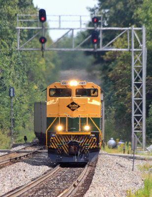 Westbound 77J starts in the siding at East Waddy 