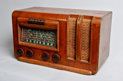 Radio a lampe _ RCA Victor Modle A-25 _ 1942