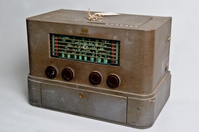 Radio a lampe _ RCA Victor _ Modle SRE Type 57 _ 1942