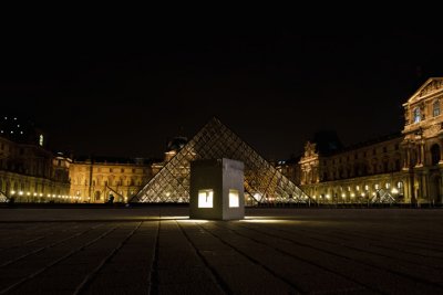 Cube, parvis du Louvre