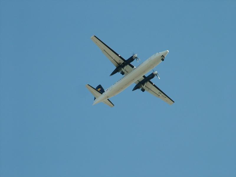 1702 4th June 06 Plane overhead Mirdif.JPG