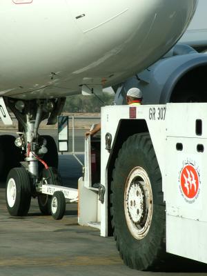 1645 13th May 06 Delta Pushback.JPG