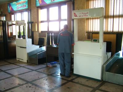 0756 19th June 06 Air Arabia Check In Alexandria.JPG
