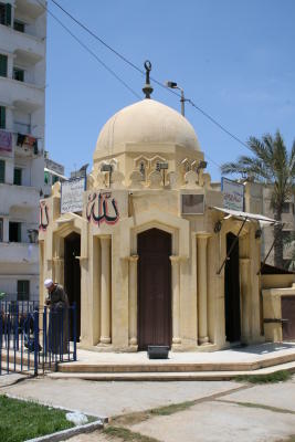 1340 19th June 06 Tiny Mosque Alexandria.jpg