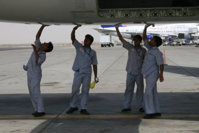 1431 10th July 06 Aircraft Cleaning Sharjah.JPG