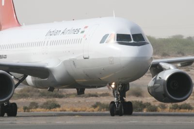 1605 4th June 06 Indian Airlines Taxying at Sharjah.jpg