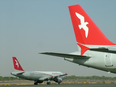 1541 31st May 06 Busy Ramp at Sharjah.JPG