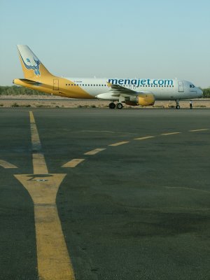 1649 23rd May 06 Menajet taxying.JPG