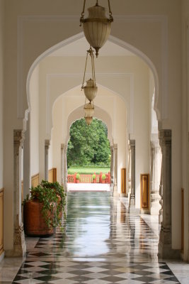 Corridor Rambagh Palace Jaipur.JPG