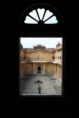 Courtyard through the window Jaipur.JPG