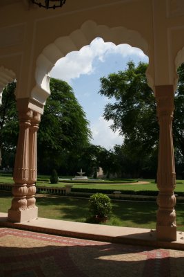 Front Lawn Rambagh Palace Hotel Jaipur.JPG