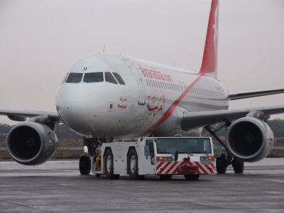 0825 15th January 2008 Delta pushing back at Sharjah Airport.JPG