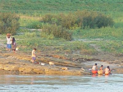Life along the Irawadi River
