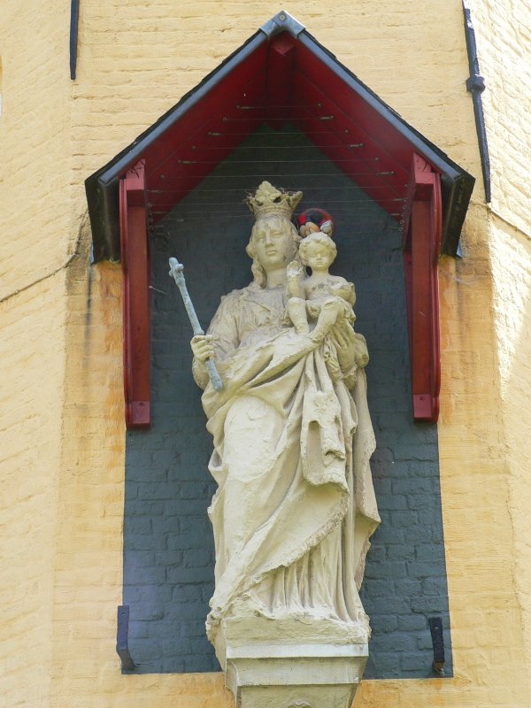 Maria met Kind (koningin) - Katelijnestraat Bogaerdenkapel