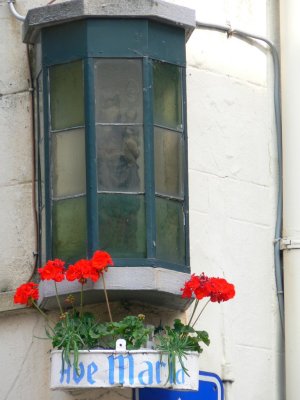 Staande Maria met Kind (koningin) - Zwarteleertouwersstraat 7