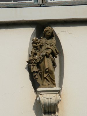 Staande Maria met Kind - Katelijnestraat 43