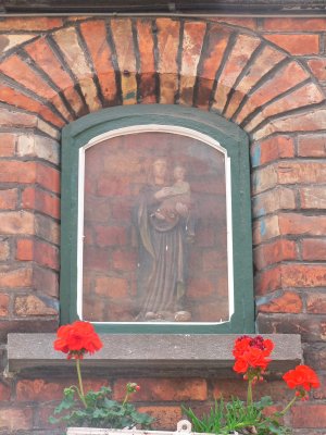 Maria met Kind (koningin) - Arsenaalstraat 35