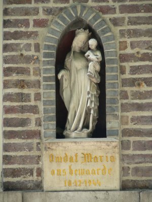 Staande Maria met Kind (koningin) - Gentpoortvest 27