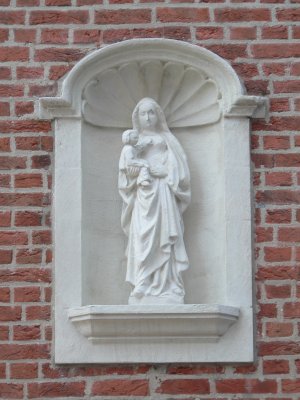 Staande Maria met Kind - Geerwijnstraat 14