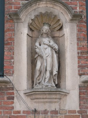 Staande Maria (Koningin) - Wulfhagestraat 3