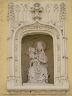 Zittende Maria met Kind - Ezelstraat 105