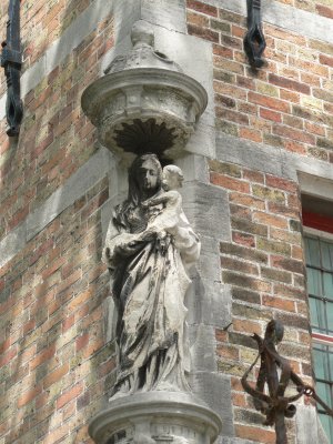 Potterierei 74 - Staande Maria met Kind