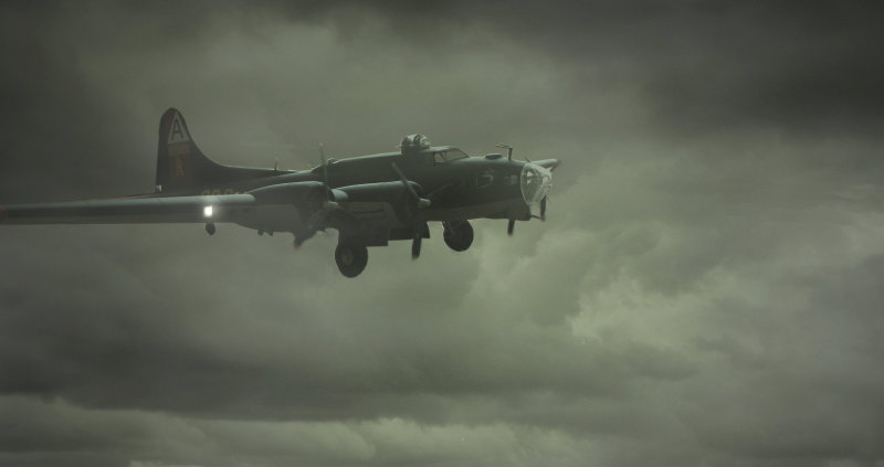 Coming in to land. B17 model photoshopped.l.jpg