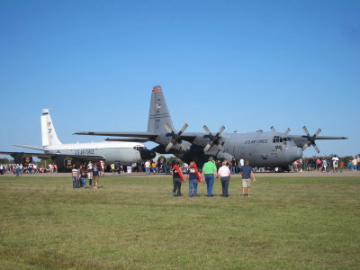 Lochkeed C-130 Hercules & Boeing TC-135S