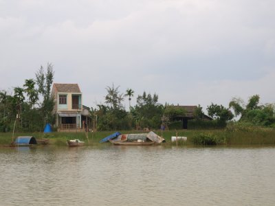 PC280599_lr.jpg