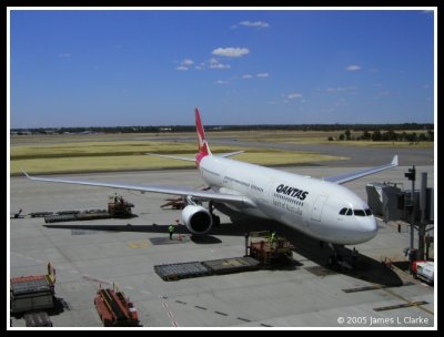 Qantas Arriving