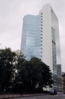 Irodaépület a belvárosban - An office block in the city centre.jpg