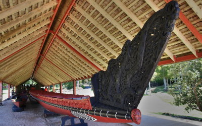 Maori war canoe1.jpg