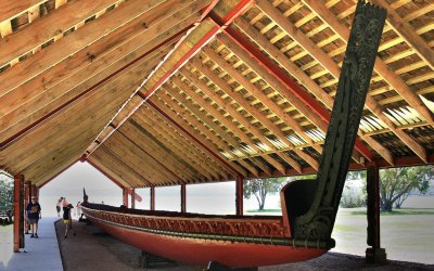 Maori war canoe.jpg