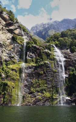 Milford Sound-r.jpg