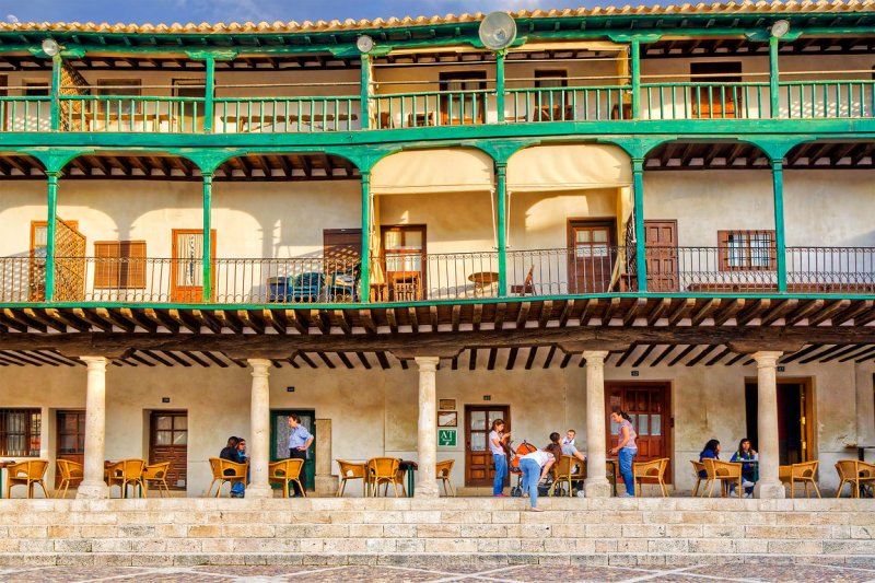 Balconies and people, Chinchn