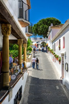 Clocks and pillars, Mijas